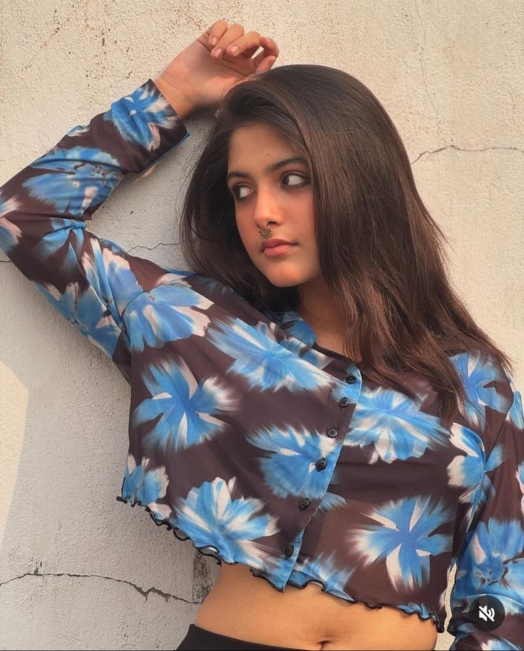 Beautiful girl pic traditional dress