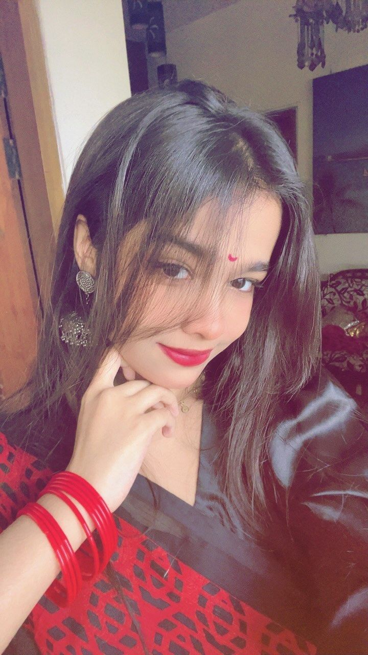 Beautiful simple girl pic