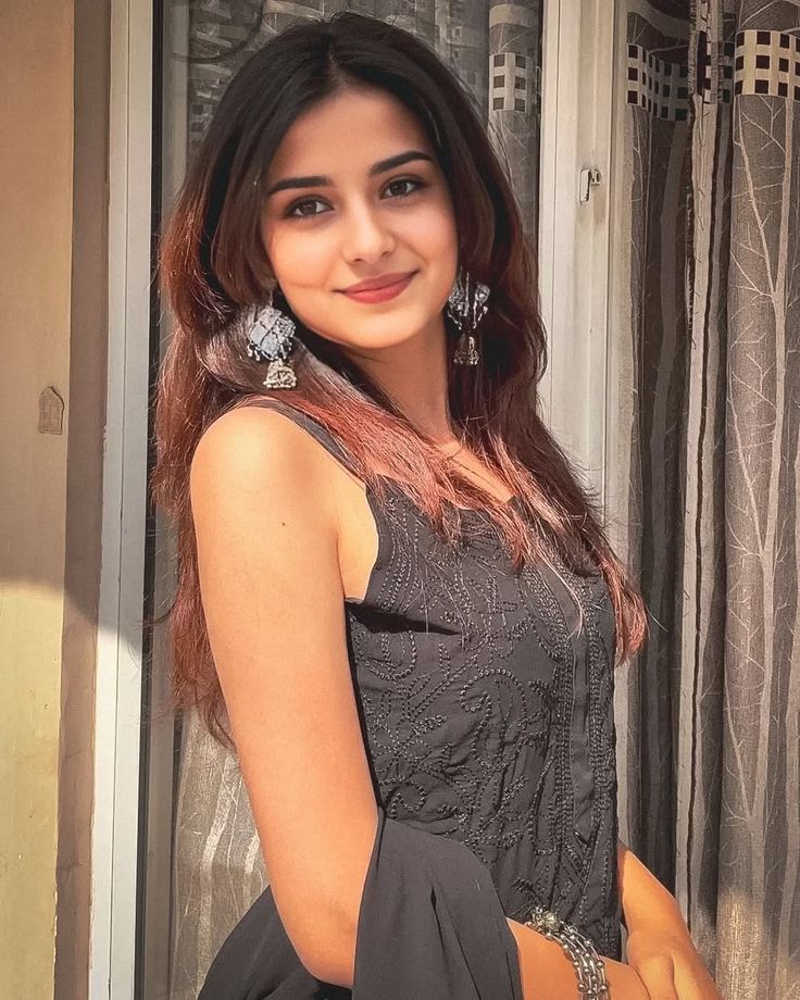 Cute real girl pic for instagram stories