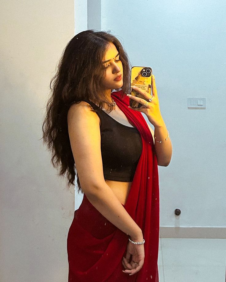 Cute real girl pic with hidden face