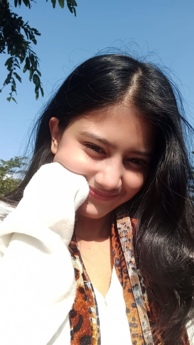 Ladki Photos