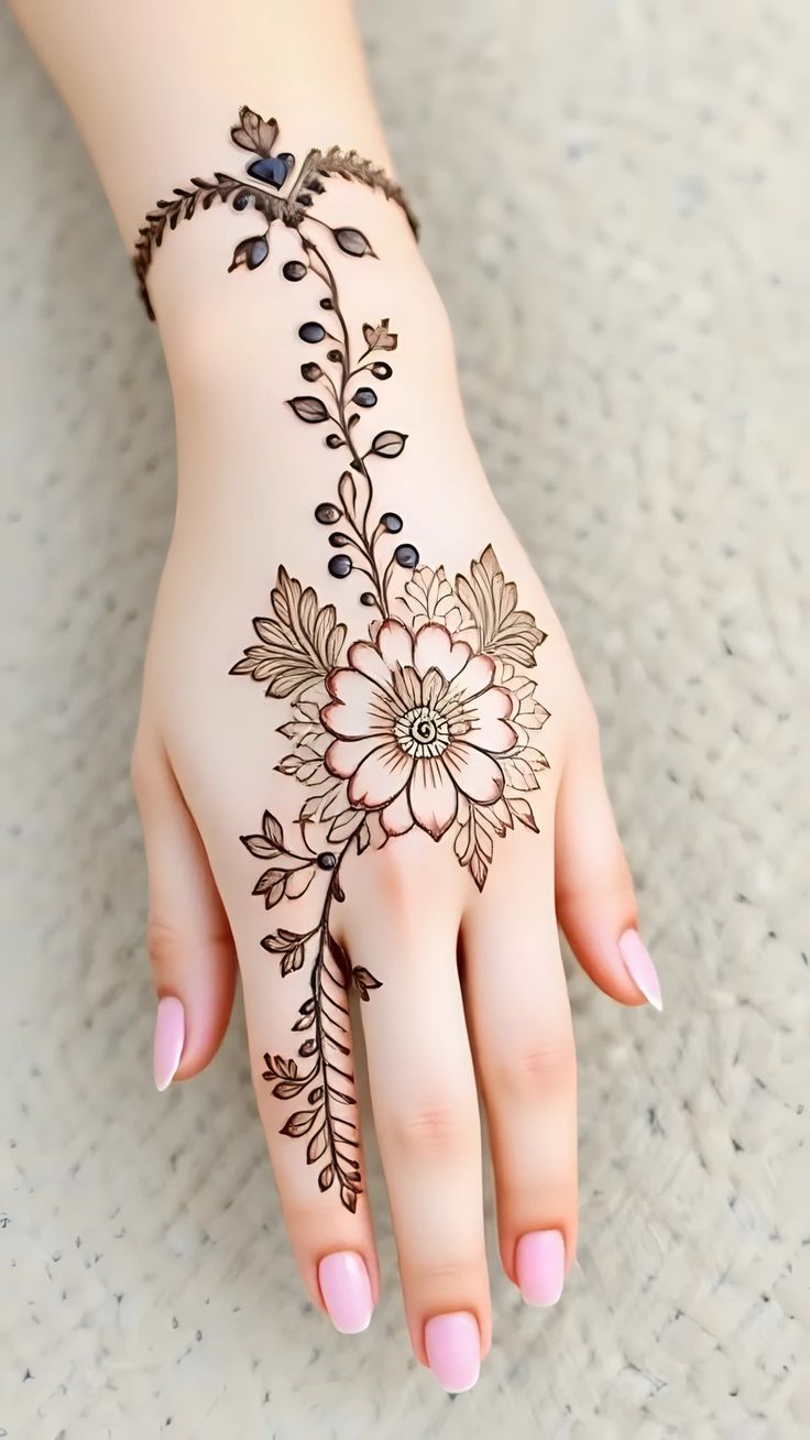 Mehndi design photos minimal