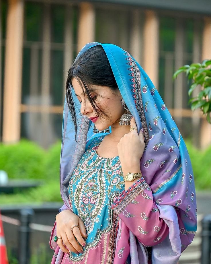 Real girl pic for WhatsApp dp