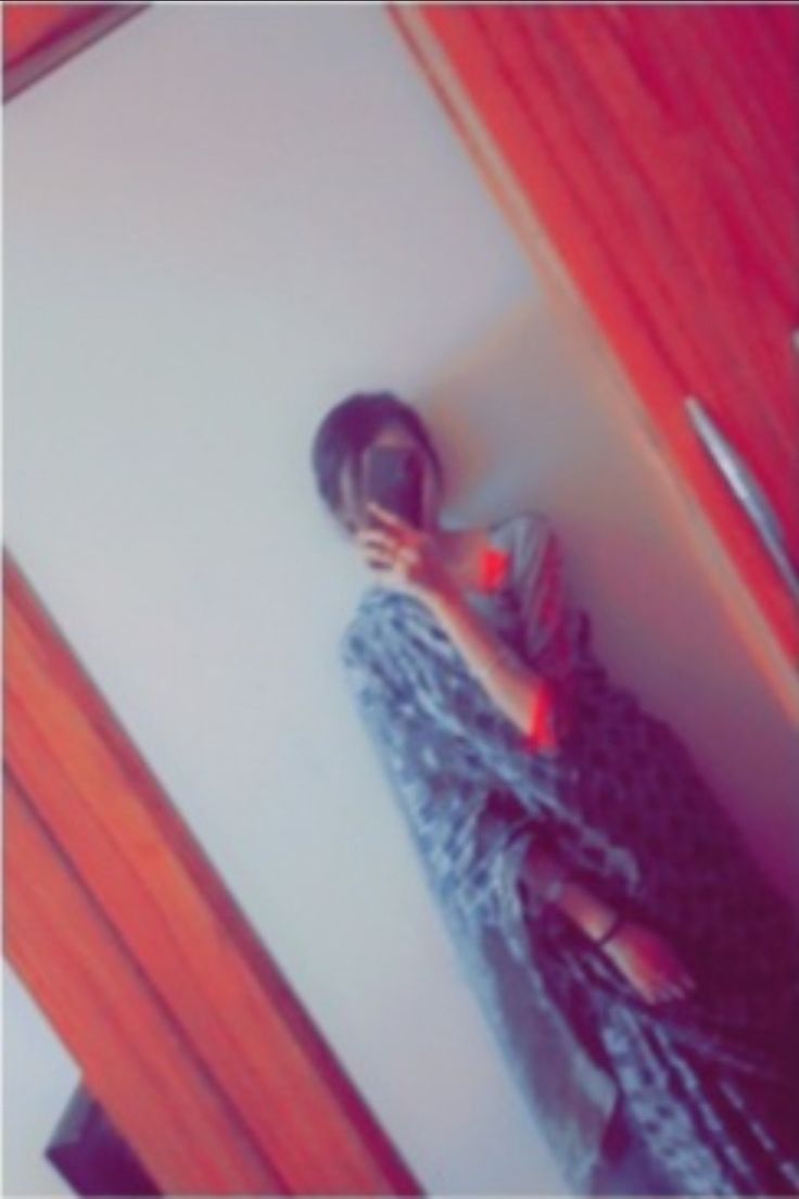 blur dp girl aesthetic mirror