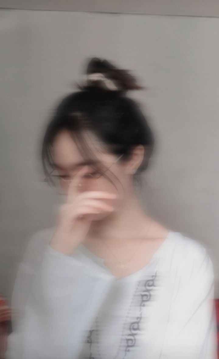 blur dp girl sad aesthetic