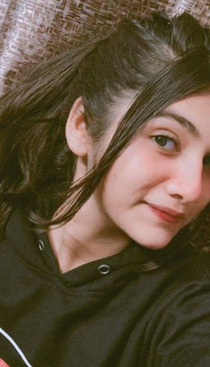 cute girl pic for facebook