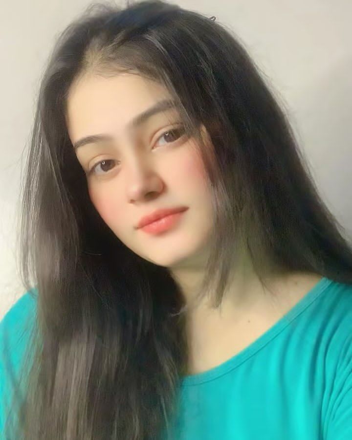 cute girl pic natural look