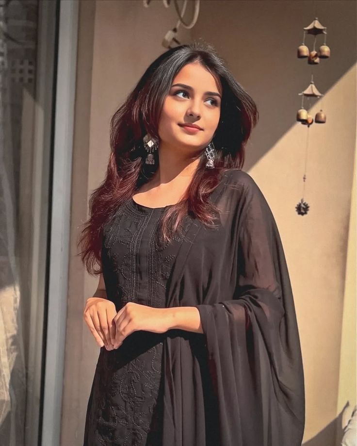 cute girl pic with smile