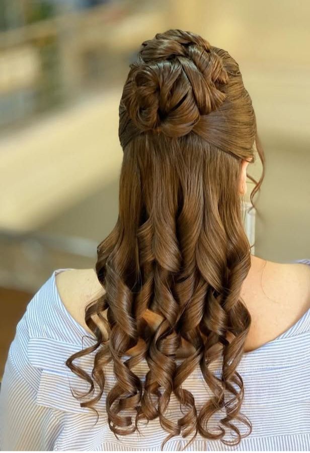 girl hairstyle photo with ponytail