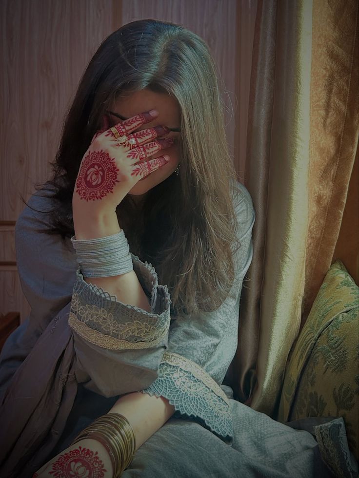hidden face dp stylish swag girl