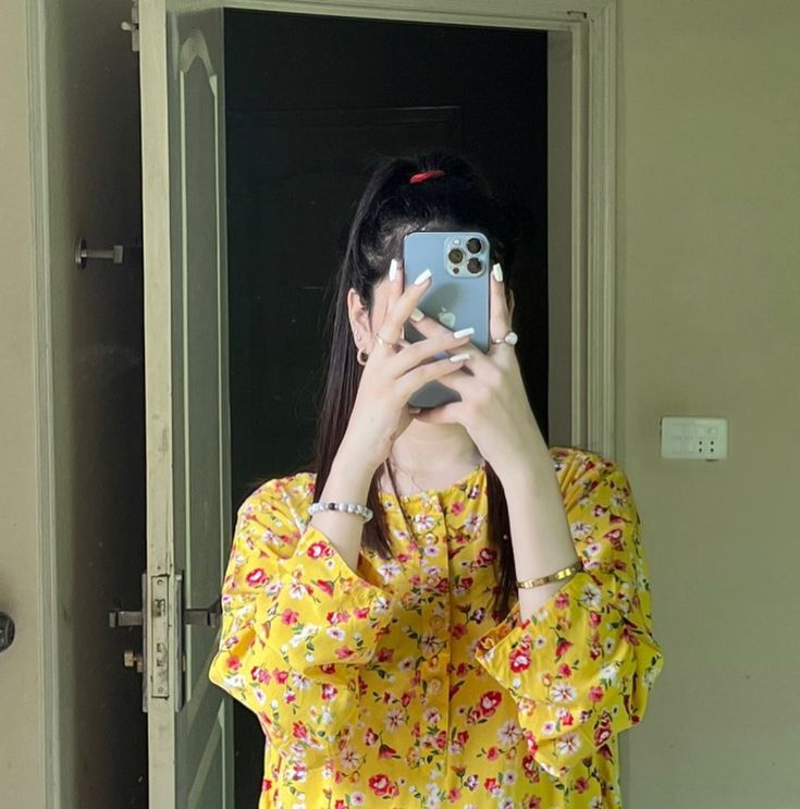 hidden face girl dp cute aesthetic
