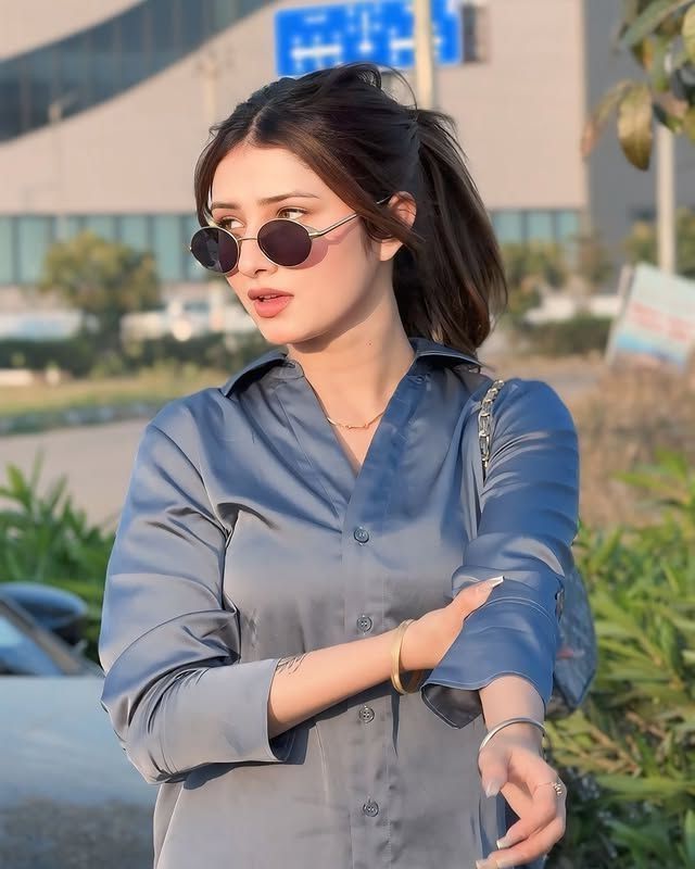 cute attitude girl dp with quotes